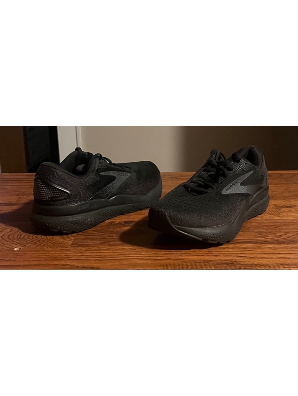 Brooks Ghost 16 Black Running Shoes Size 8 US